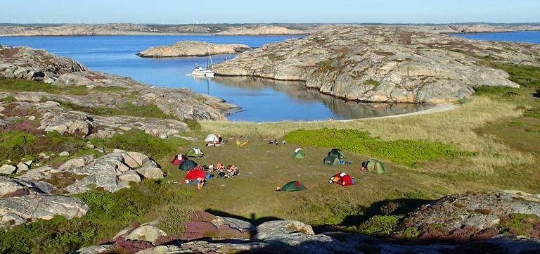 Kajakkpadlere har slått leir på Ulsholmen i Bohuslän